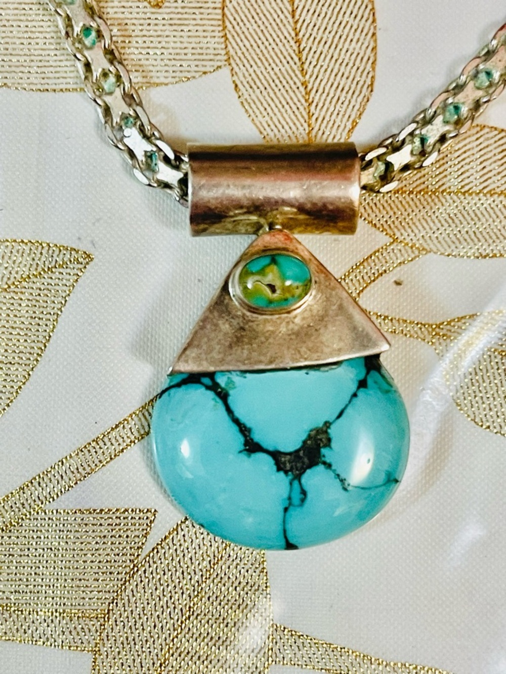 VTG Southwest sterling silver necklace
Turquoise Pendant Turquoise 17" 30 G